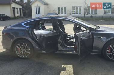 Лифтбек Tesla Model S 2017 в Ивано-Франковске