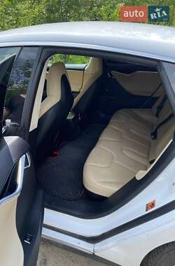 Лифтбек Tesla Model S 2014 в 