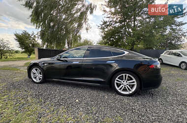 Лифтбек Tesla Model S 2015 в 