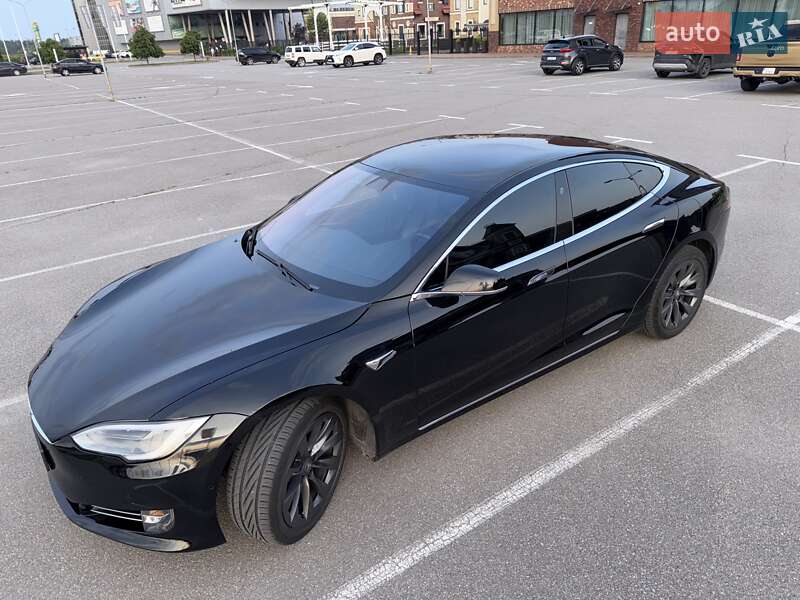 Лифтбек Tesla Model S 2019 в Киеве