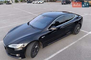Лифтбек Tesla Model S 2019 в 