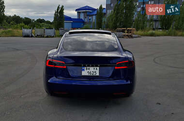 Лифтбек Tesla Model S 2016 в 