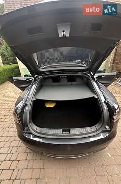 Лифтбек Tesla Model S 2015 в 