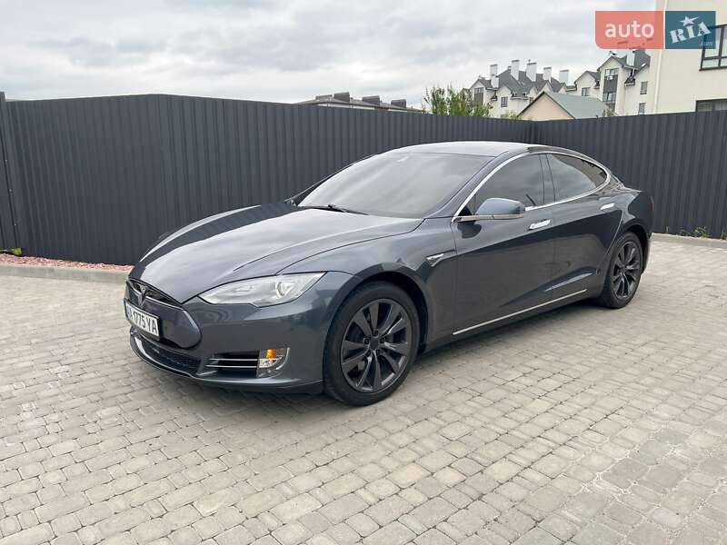 Ліфтбек Tesla Model S 2015 в Софіївській Борщагівці