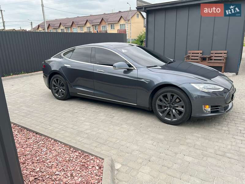 Ліфтбек Tesla Model S 2015 в Софіївській Борщагівці