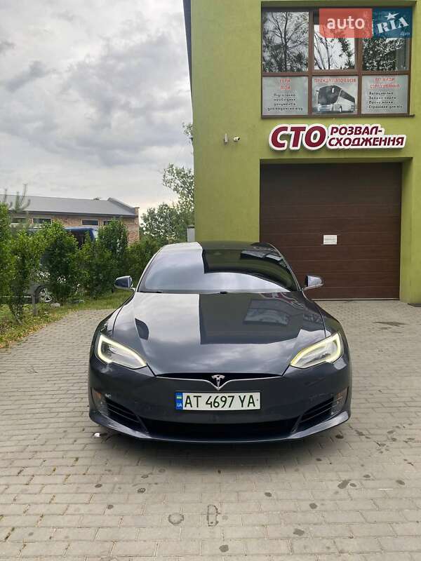 Ліфтбек Tesla Model S 2016 в Івано-Франківську
