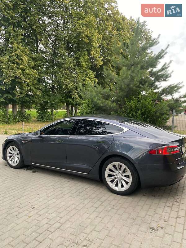 Ліфтбек Tesla Model S 2016 в Івано-Франківську