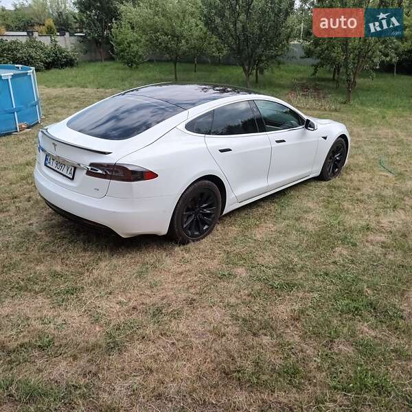 Лифтбек Tesla Model S 2017 в Ивано-Франковске