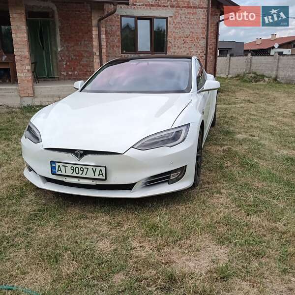 Лифтбек Tesla Model S 2017 в Ивано-Франковске