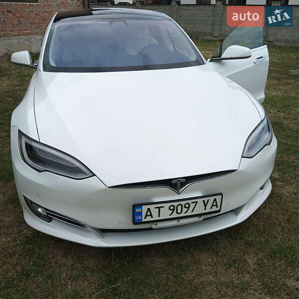 Лифтбек Tesla Model S 2017 в Ивано-Франковске