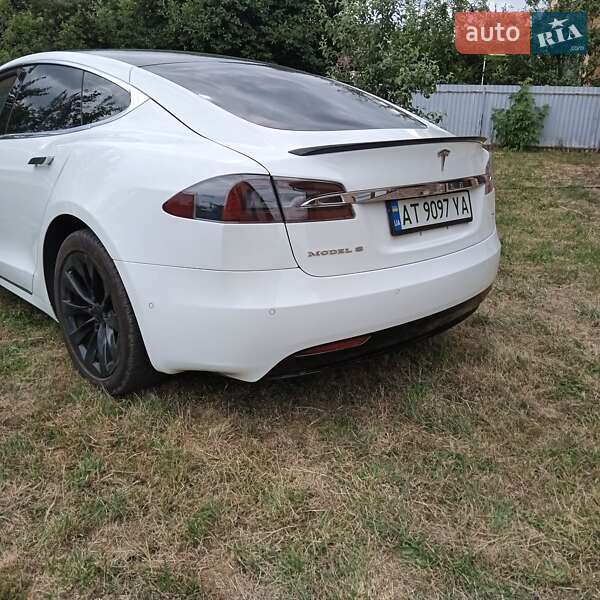 Лифтбек Tesla Model S 2017 в Ивано-Франковске