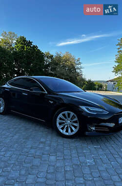 Лифтбек Tesla Model S 2016 в 