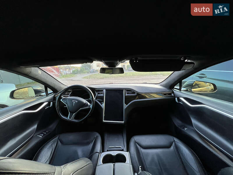 Лифтбек Tesla Model S 2016 в Львове