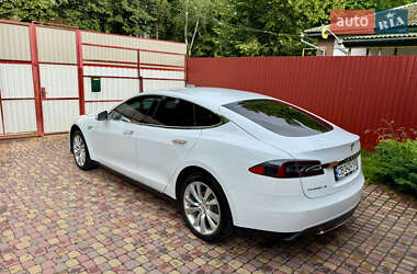 Лифтбек Tesla Model S 2014 в 
