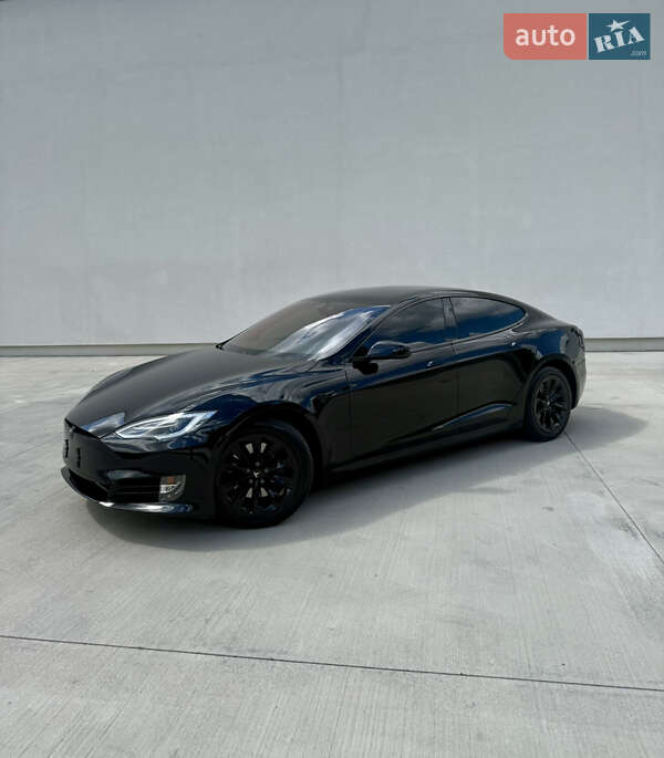 Лифтбек Tesla Model S 2018 в Луцке