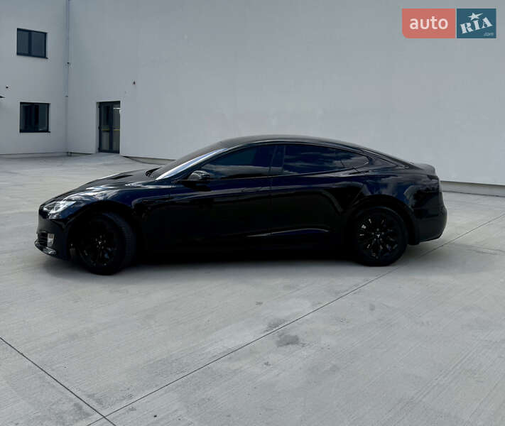 Лифтбек Tesla Model S 2018 в Луцке