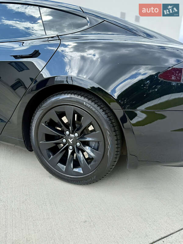 Лифтбек Tesla Model S 2018 в Луцке
