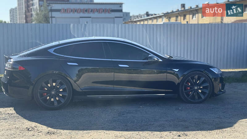 Лифтбек Tesla Model S 2015 в Львове