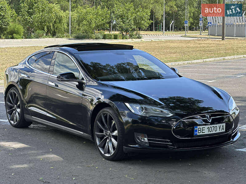 Лифтбек Tesla Model S 2014 в 