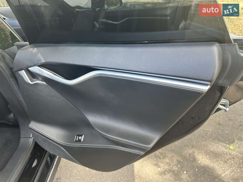 Лифтбек Tesla Model S 2014 в Николаеве