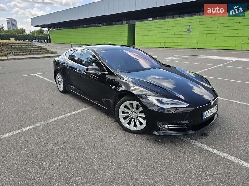 Лифтбек Tesla Model S 2018 в Киеве