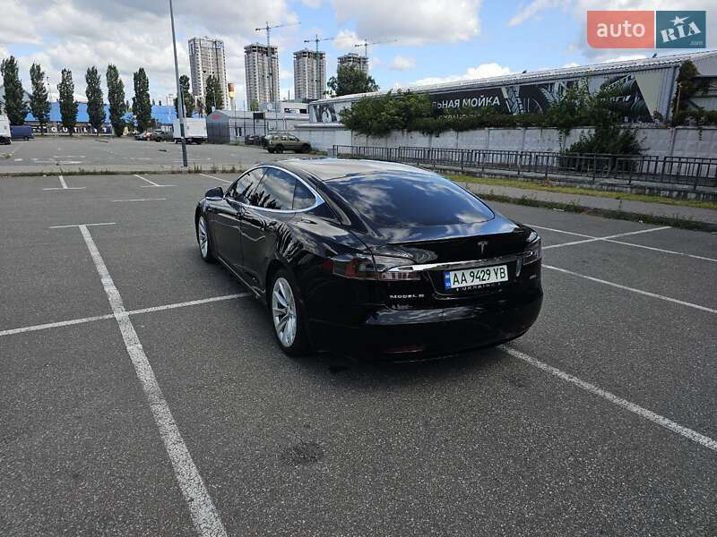 Лифтбек Tesla Model S 2018 в Киеве