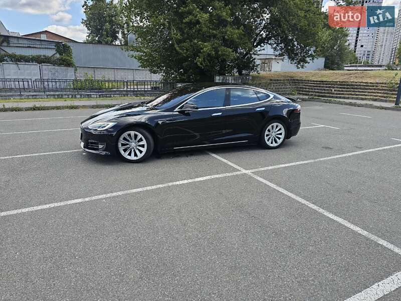 Лифтбек Tesla Model S 2018 в Киеве
