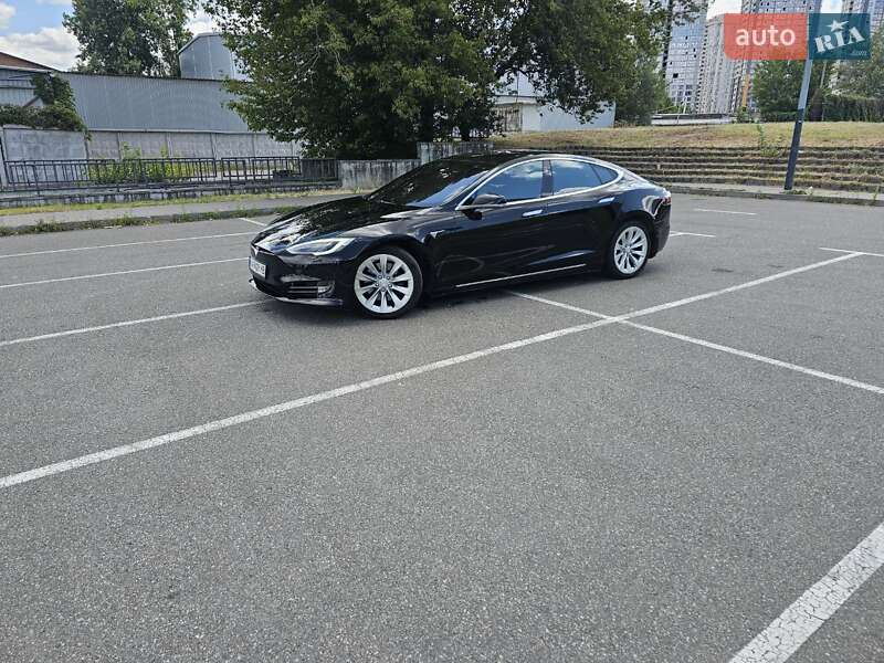 Лифтбек Tesla Model S 2018 в Киеве