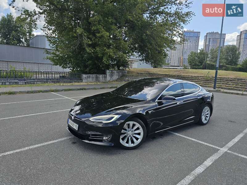 Лифтбек Tesla Model S 2018 в Киеве