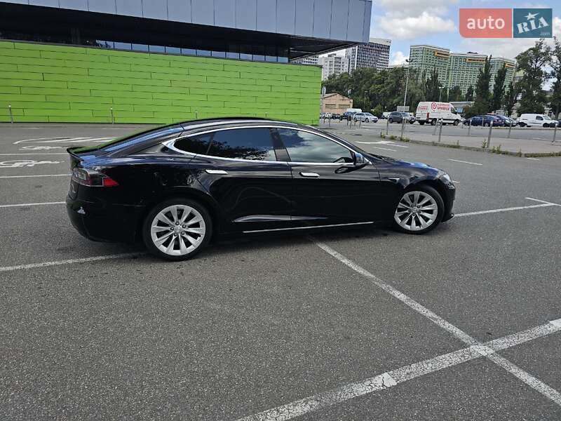 Лифтбек Tesla Model S 2018 в Киеве