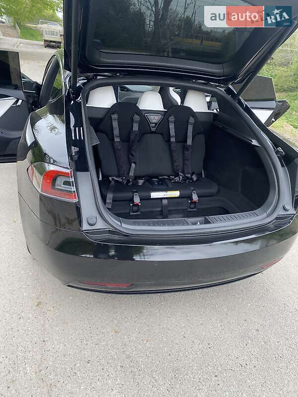 Лифтбек Tesla Model S 2018 в Киеве