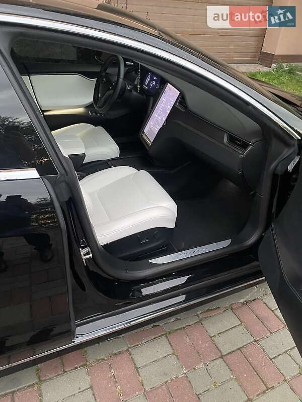Лифтбек Tesla Model S 2018 в Киеве