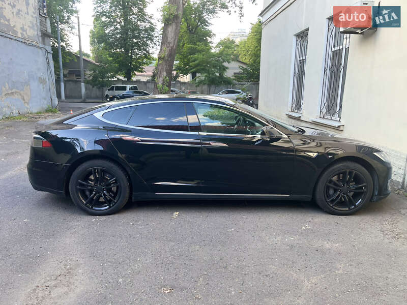 Ліфтбек Tesla Model S 2012 в 
