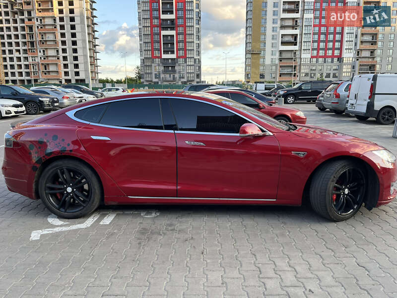 Лифтбек Tesla Model S 2015 в Киеве фото 3 Лифтбек Tesla Model S 2015 в Киеве