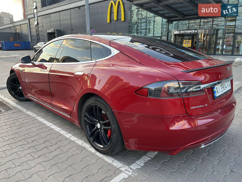 Лифтбек Tesla Model S 2015 в Киеве фото 5 Лифтбек Tesla Model S 2015 в Киеве