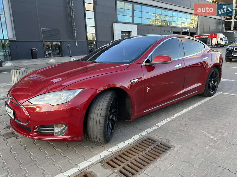 Лифтбек Tesla Model S 2015 в Киеве фото 11 Лифтбек Tesla Model S 2015 в Киеве