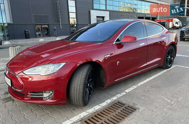 Лифтбек Tesla Model S 2015 в 