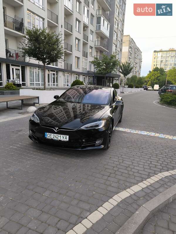 Лифтбек Tesla Model S 2017 в Черновцах