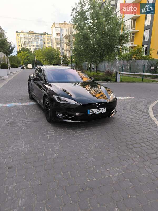 Лифтбек Tesla Model S 2017 в Черновцах