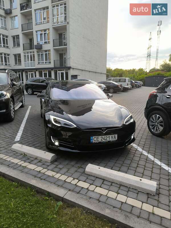 Лифтбек Tesla Model S 2017 в Черновцах