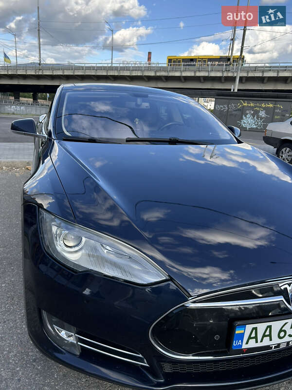 Ліфтбек Tesla Model S 2014 в Києві