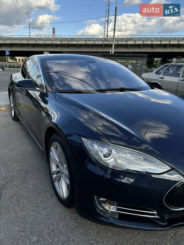 Ліфтбек Tesla Model S 2014 в Києві