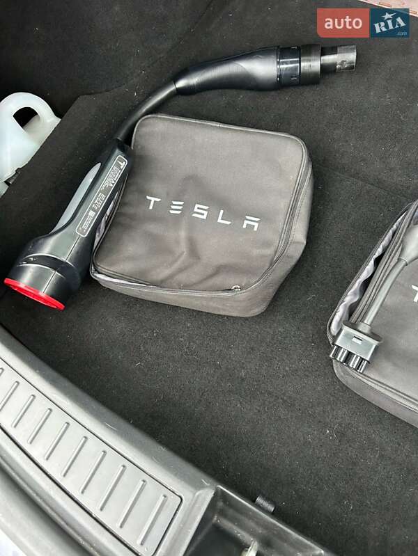 Ліфтбек Tesla Model S 2014 в Києві