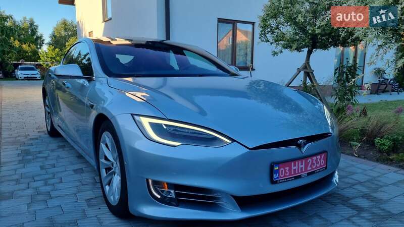 Лифтбек Tesla Model S 2016 в Луцке