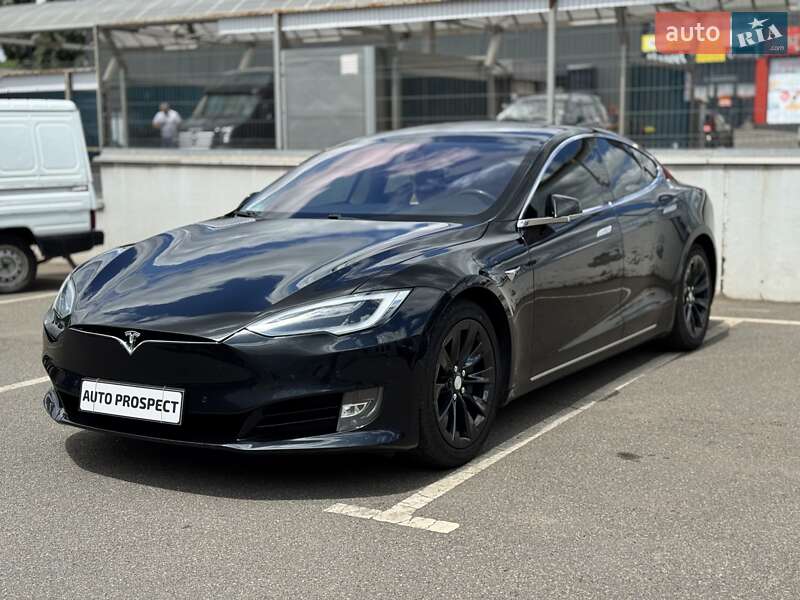 Лифтбек Tesla Model S 2017 в Кривом Роге