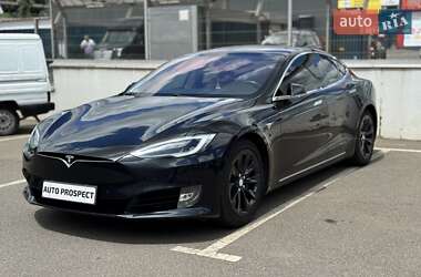 Лифтбек Tesla Model S 2017 в 