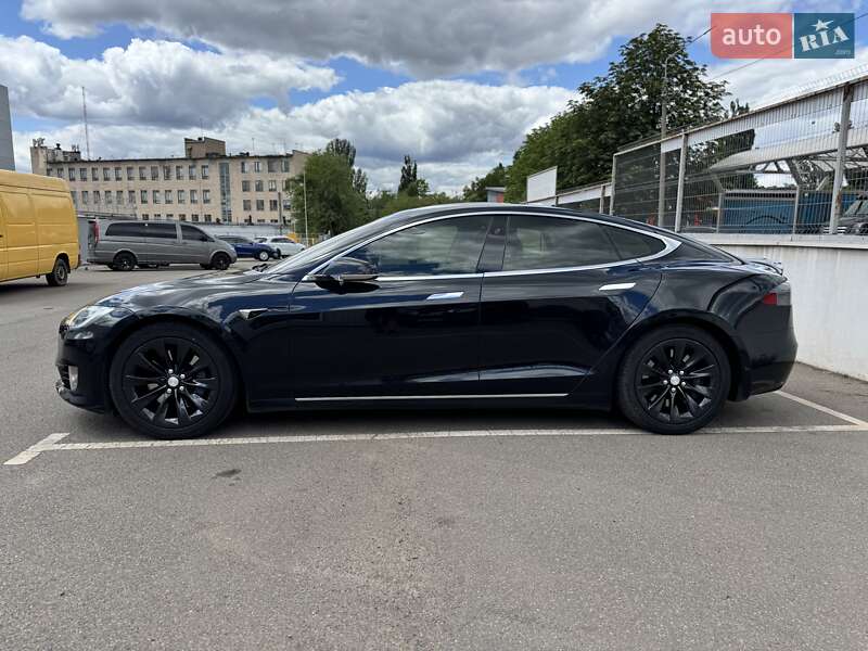 Лифтбек Tesla Model S 2017 в Кривом Роге