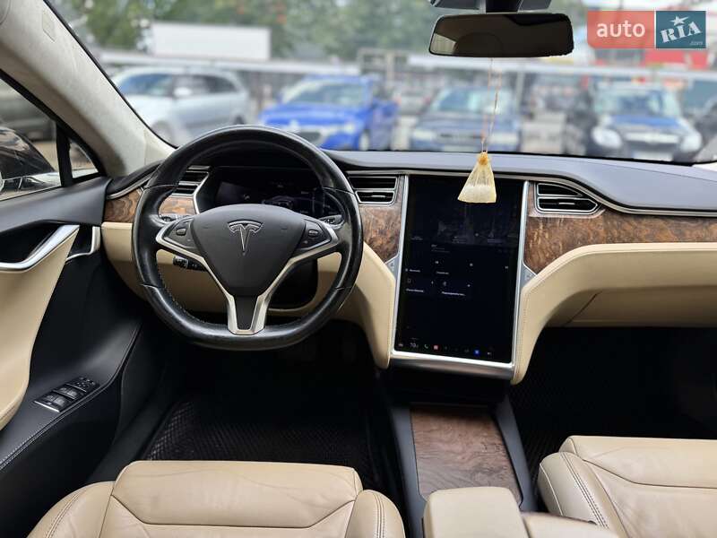 Лифтбек Tesla Model S 2017 в Кривом Роге