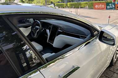 Лифтбек Tesla Model S 2017 в 