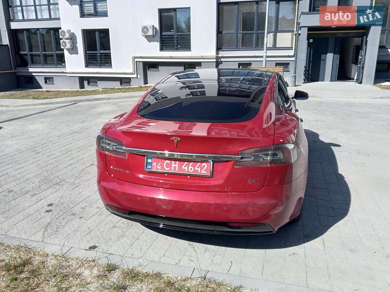 Лифтбек Tesla Model S 2016 в Новояворовске